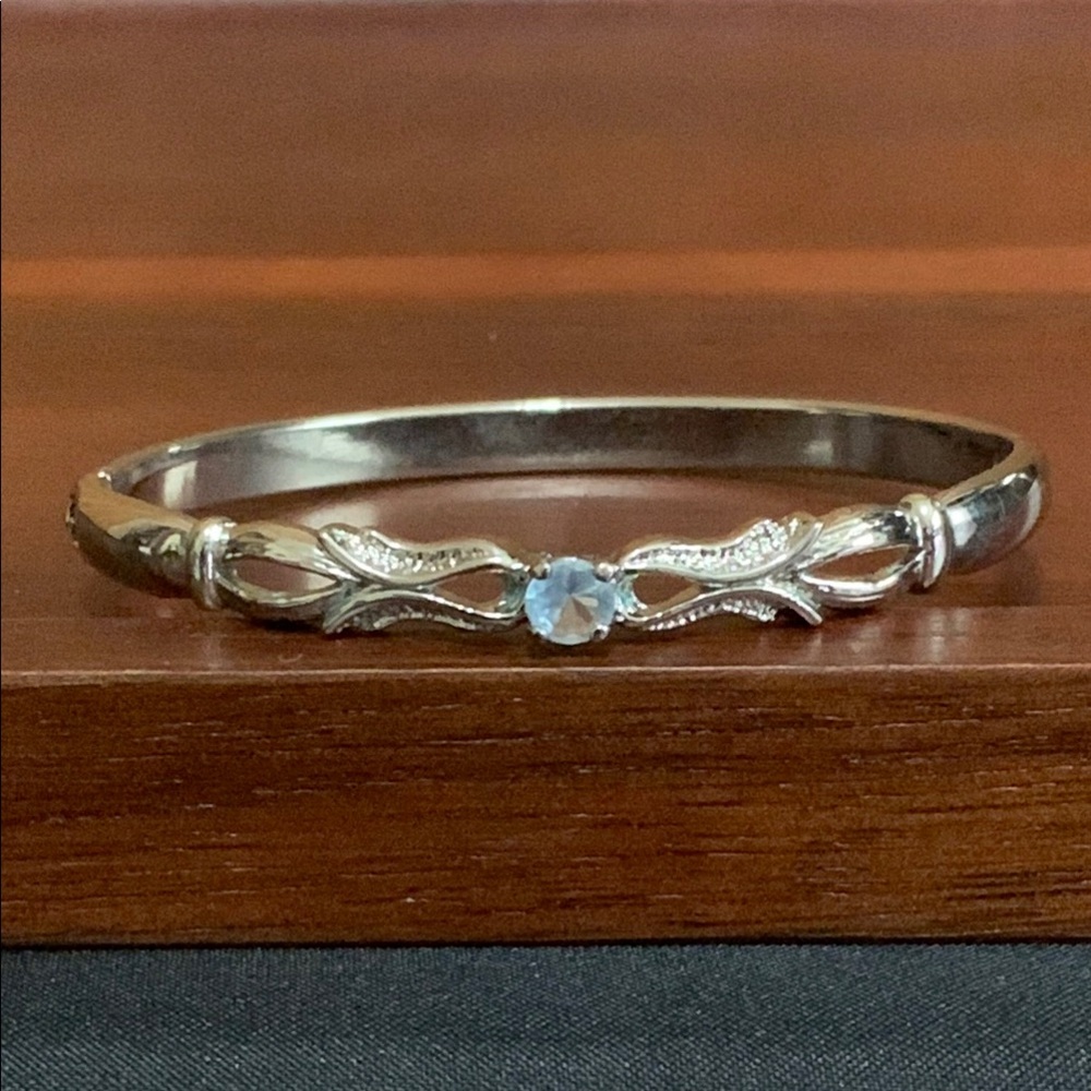 Silver tone blue stone hinge bracelet